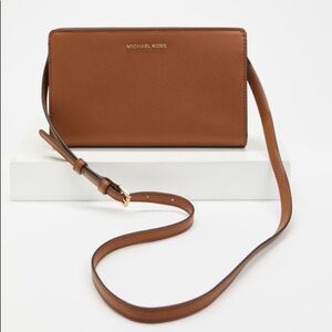 Micheal Kors crossbody purse